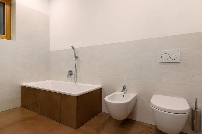 Bathroom 3, Schloss Gravetsch, Bolzano