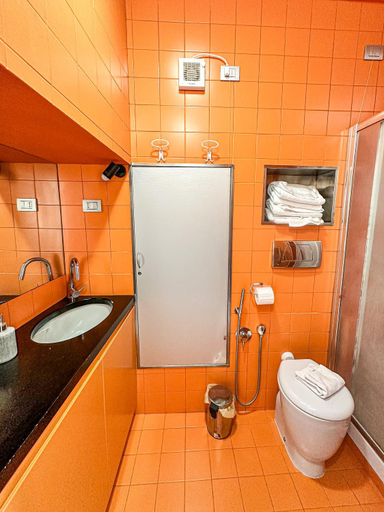 Bathroom, Vernazza Vacation, La Spezia