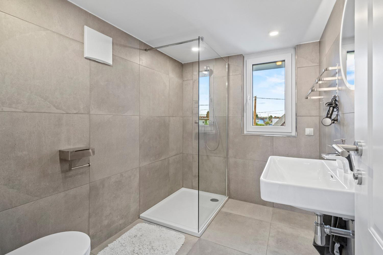 Bathroom 4, Villa Jager mit Pool in Wien, Wien