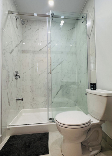 Bathroom 4, Hotel Mini, Montréal
