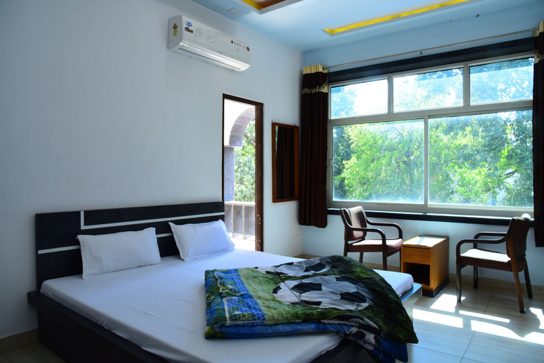 Room 4, MASTERINN & LUCY CAFE, Ajmer