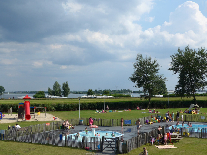 Food & Drinks 5, Villa in Biddinghuizen by Lake Vulwe, Dronten