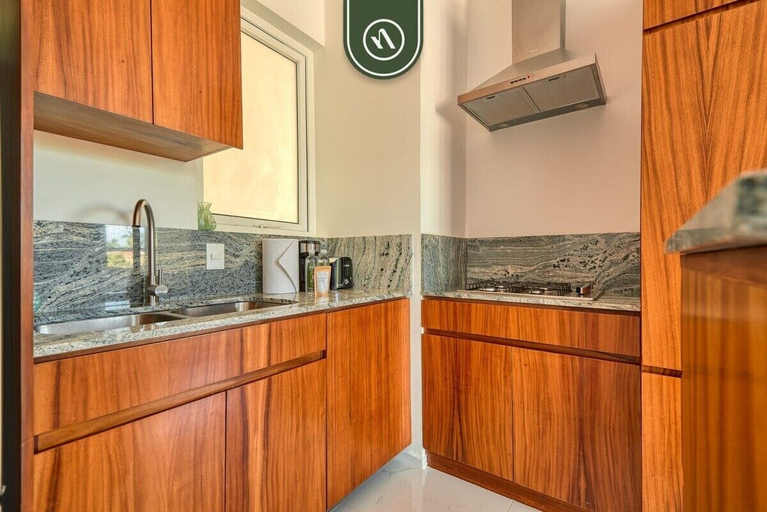 Private kitchen 5, Equipped 2BR Condo in Versalles - Pool - King Bed, Puerto Vallarta