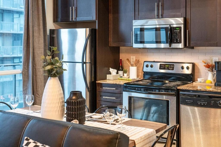 Private kitchen, GSuites Downtown, Toronto