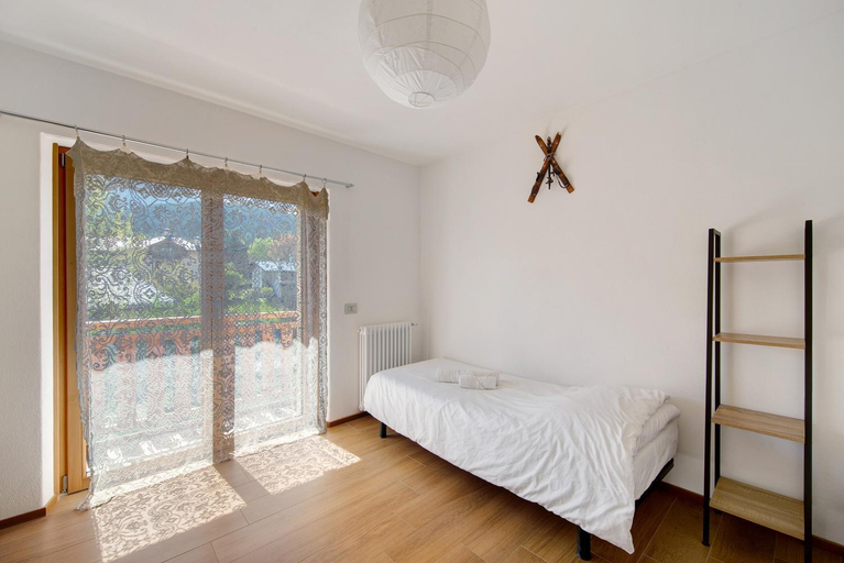 Bedroom 2, Le Nene - Dolomiti guesthouse, Belluno