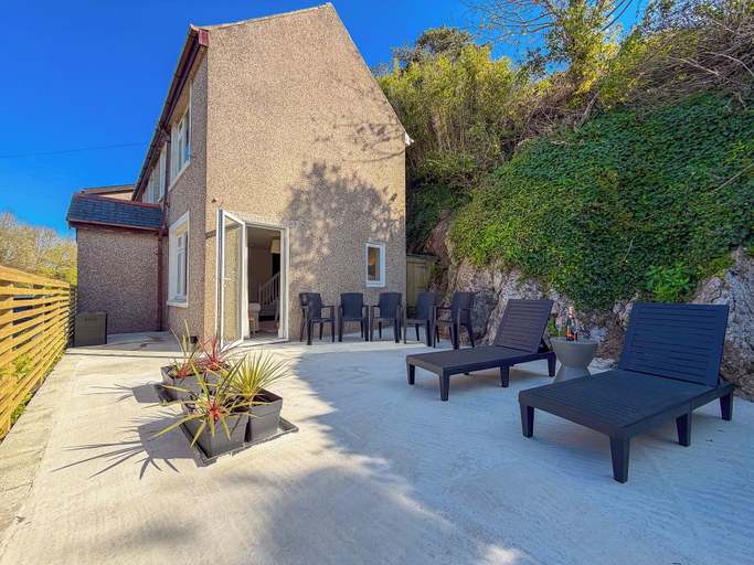 Exterior & Views 2, Maytree Cottage - 4 Bedroom Holiday Home - Tenby, Pembrokeshire