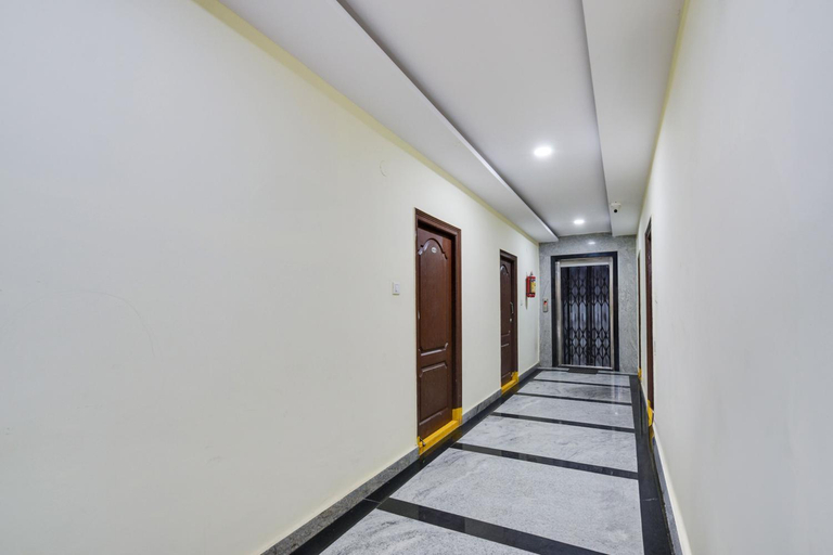 Public Area 4, Super Townhouse Hitech City Madhapur, Hyderabad