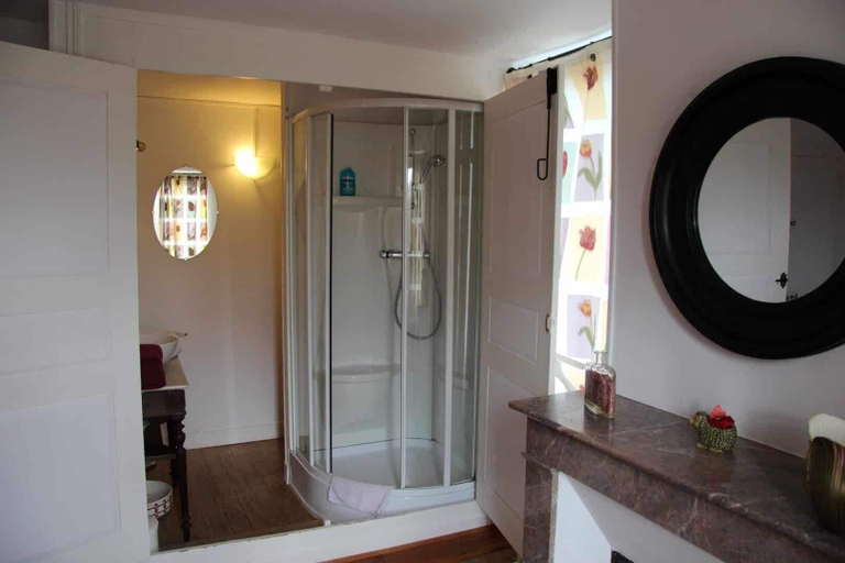 Bathroom 5, Le Pommenial de la Hérissonnière, Orne