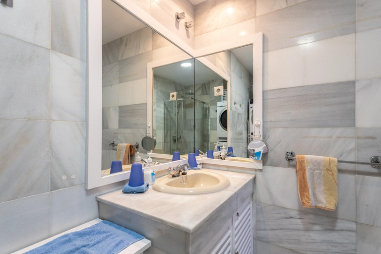 Bathroom, Comfortable Yacht Club Apartment, Málaga