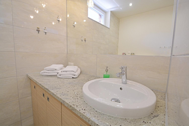 Bathroom 3, Bedroom Apartments - Baltycka 10 z widokiem na las, Świnoujście