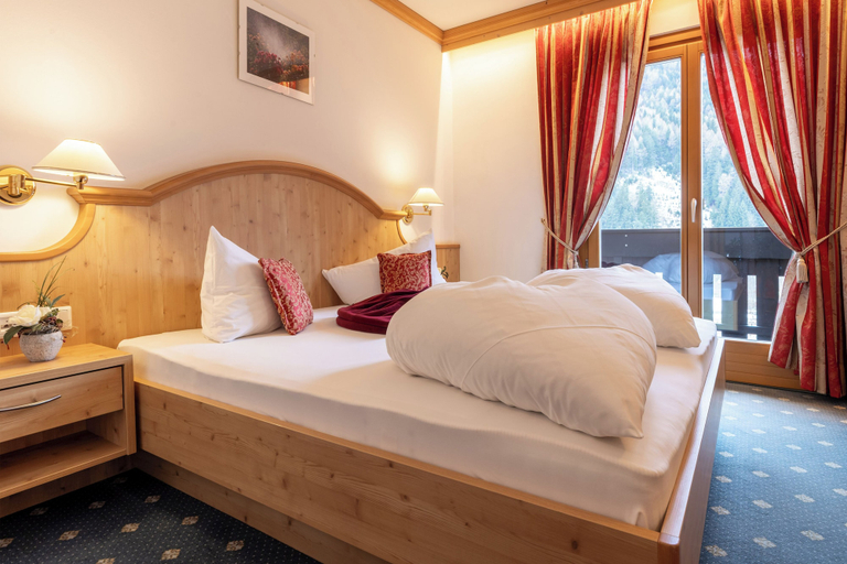 Bedroom 3, Hotel Erna, Bolzano