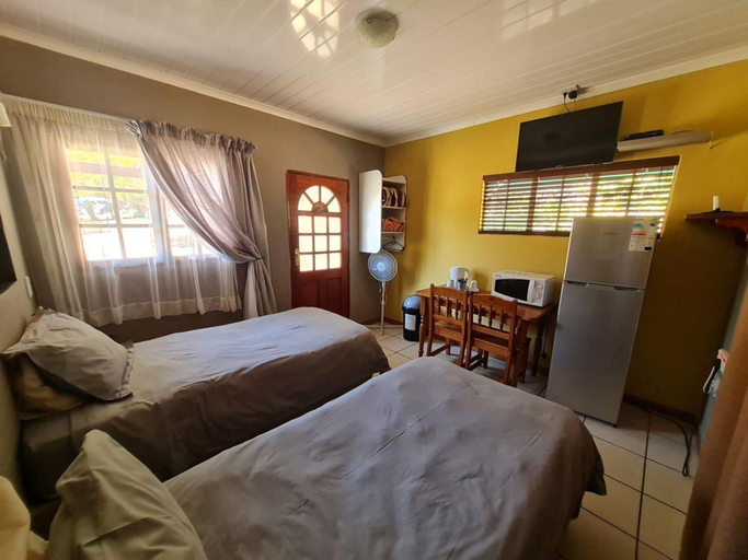 Bedroom 3, N4 Guest Lodge, Bojanala