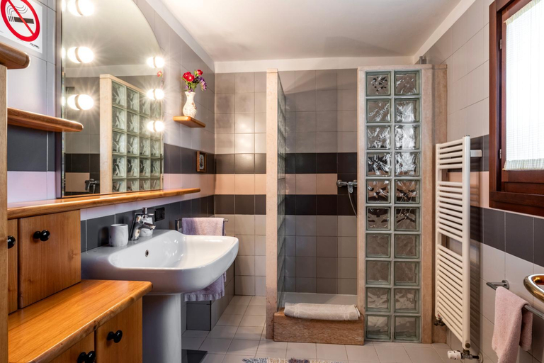 Bathroom 2, B&B Il Pettirosso, Verona
