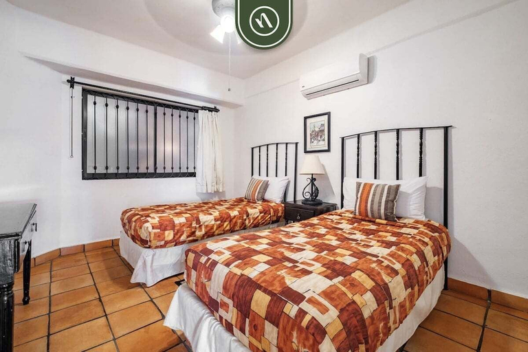 Room 4, Amazing 2 BR Condo Overlooking the Pool - Romantic Zone, Puerto Vallarta
