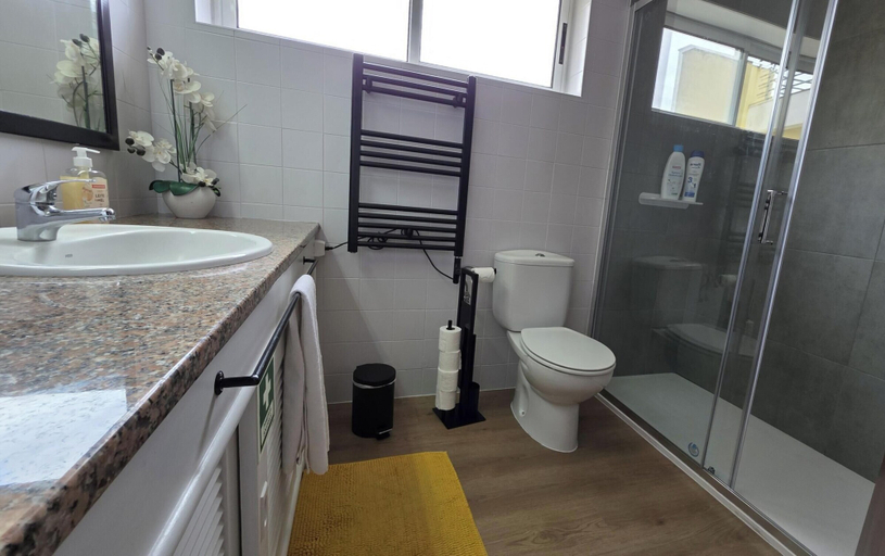 Bathroom 3, Home Azores - José do Canto Apartment, Ponta Delgada