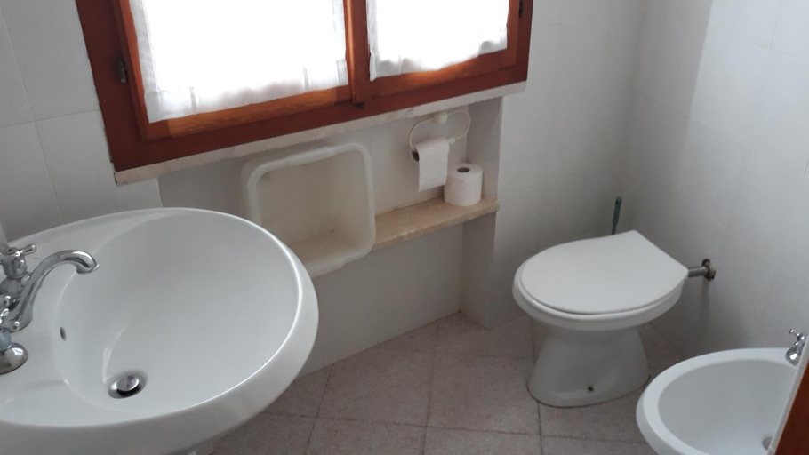 Bathroom 3, Apartments Porto Ottiolu Mare, Nuoro
