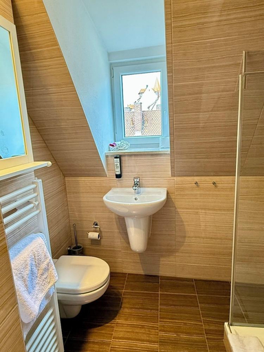 Bathroom 3, Burghotel Nurnberg, Nürnberg