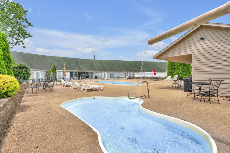 Swimming pool 5, Indiana Beach Hotel, White