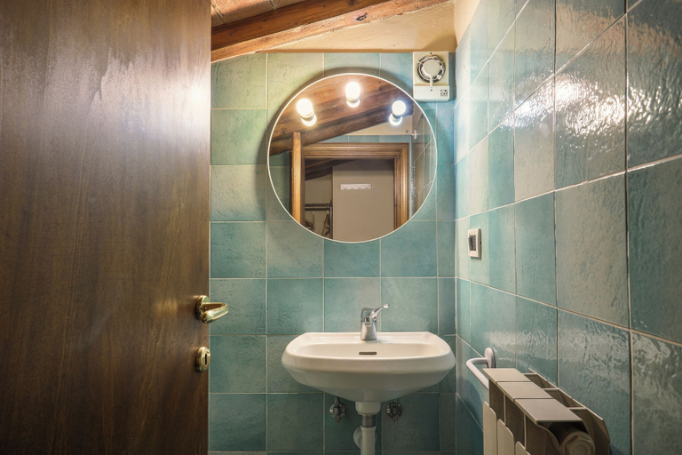 Bathroom 3, Charming Apartment in Oltrarno, Florence
