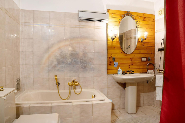 Bathroom 3, Casa Belvedere, Cuneo