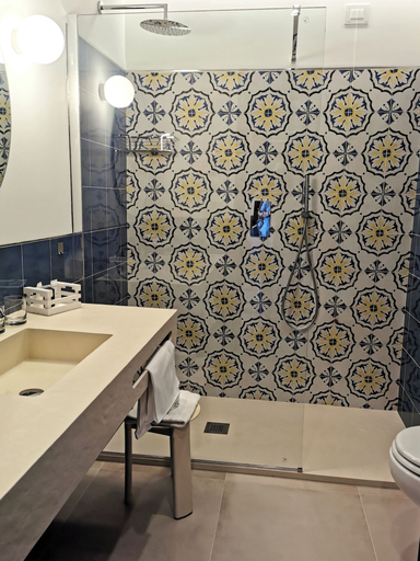 Bathroom 4, Hotel Schuhmann, Salerno