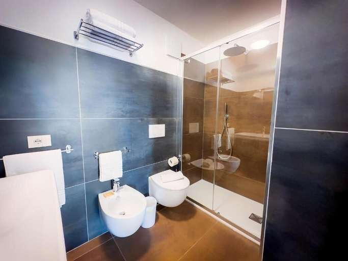 Bathroom 5, Palm Beach Resort, Ogliastra