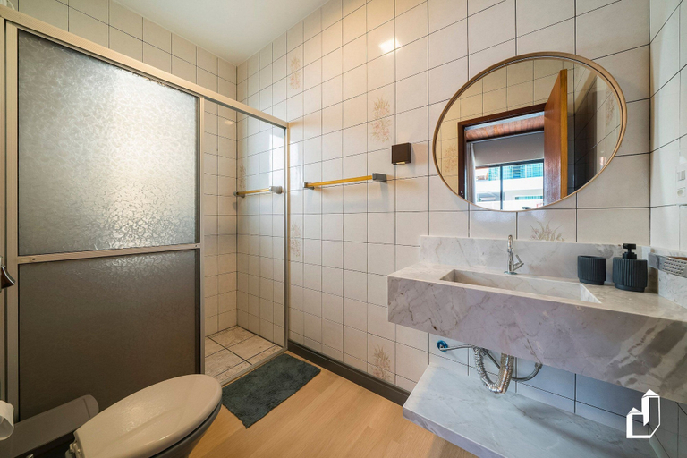 Bathroom 4, Código 556, Bombinhas