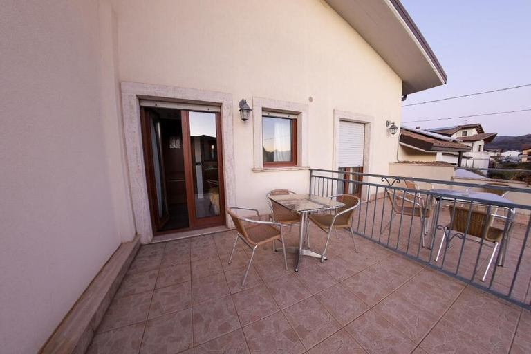 Others 5, Hotel River, L'Aquila