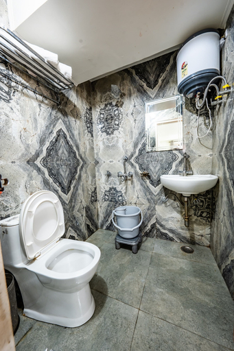 Bathroom 2, Little Heaven - Mall RD, Nainital