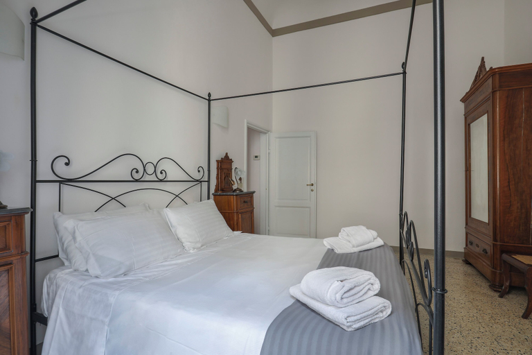 Bedroom 3, 2 Bedroom Apartment in Florence's Heart, Florence