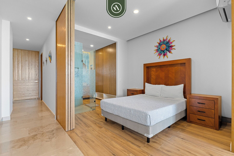 Room 4, Naarena 402, Compostela