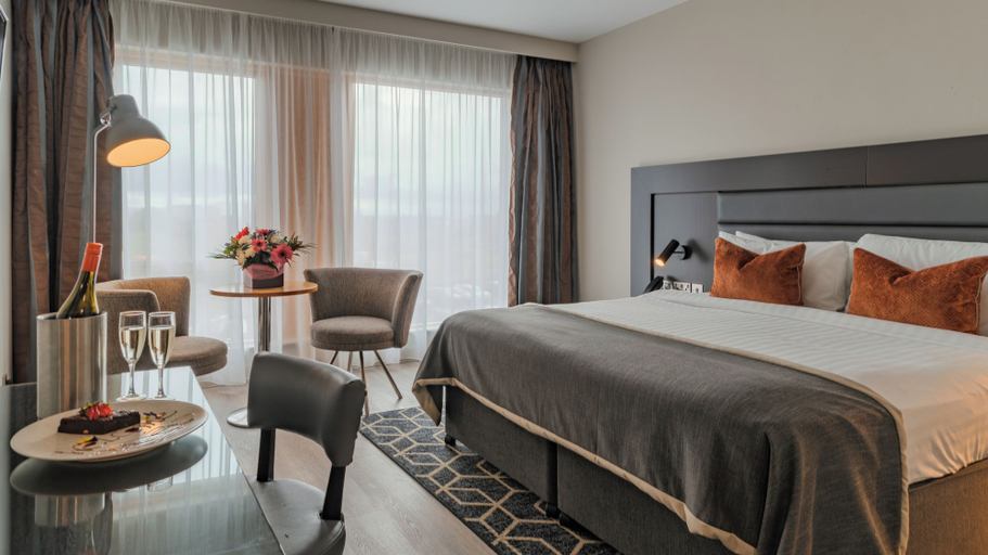 Bedroom 4, Athlone Springs Hotel