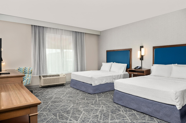 Bedroom 4, Hampton Inn Chicago North-Loyola Station, Cook