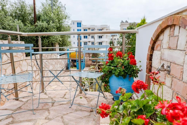 Terrace/patio 3, Gregory's Apartments, Sarandës