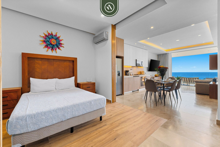 Room 5, Naarena 402, Compostela