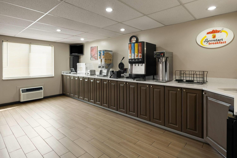 Food & Drinks 5, Super 8 By Wyndham Ogden, Weber