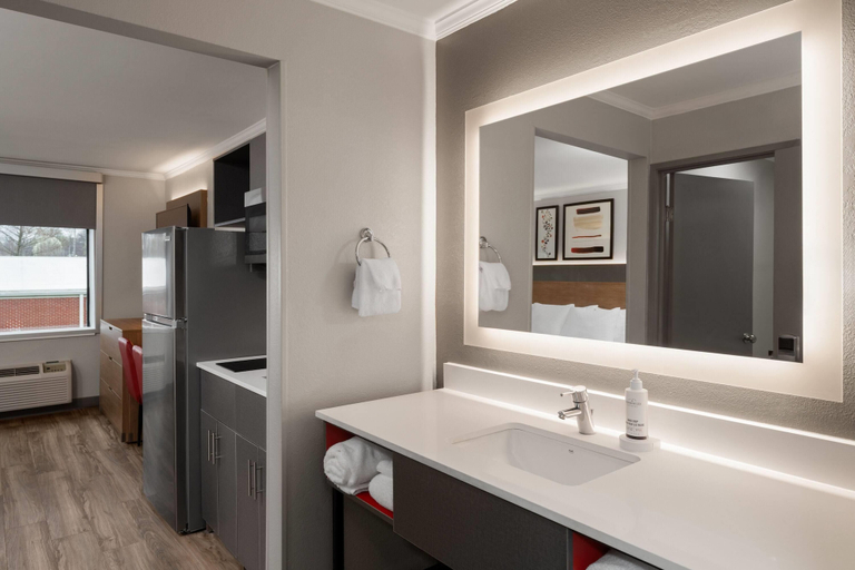 Bathroom 4, Hawthorn Extended Stay by Wyndham Jackson, Madison
