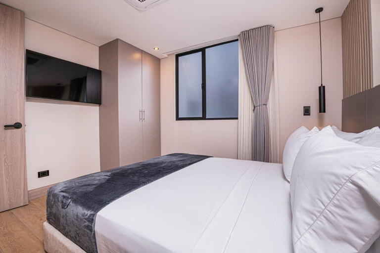 Room 5, Jatisa 802 in Medell n, Medellín