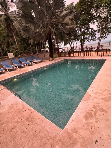 Pool 4, Macaw Paradise, Garabito