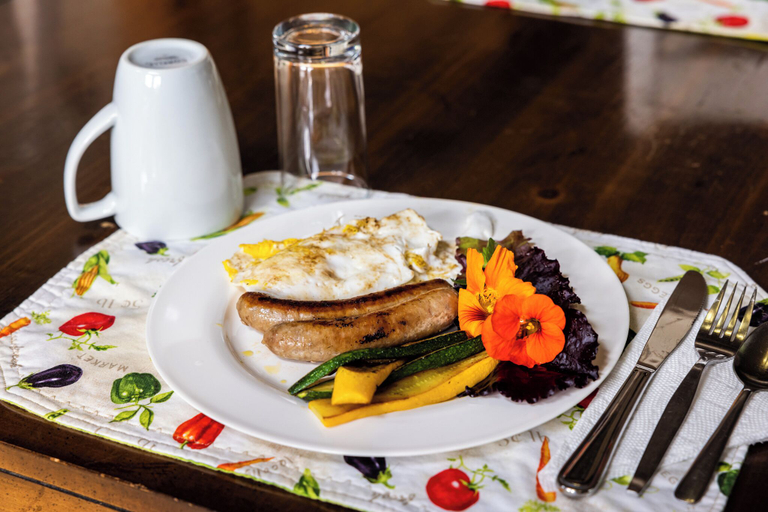 Food & Drinks 5, Upper Humber Settlement A FarmStay BNB, Division No. 5