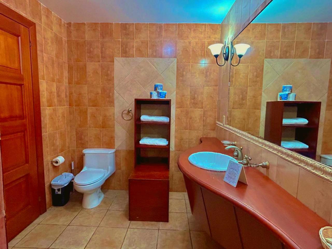 Bathroom 4, West Bay Colonial, Roatán