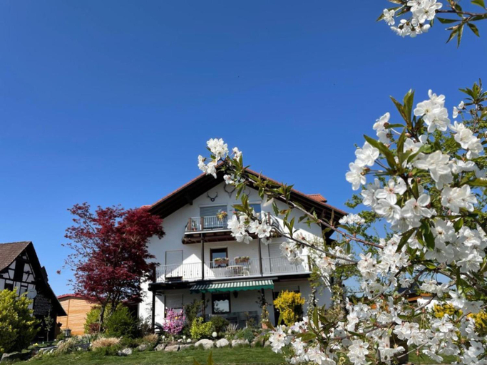 Exterior view 3, Bergchalet Mirabell - Hofgut, Bodenseekreis