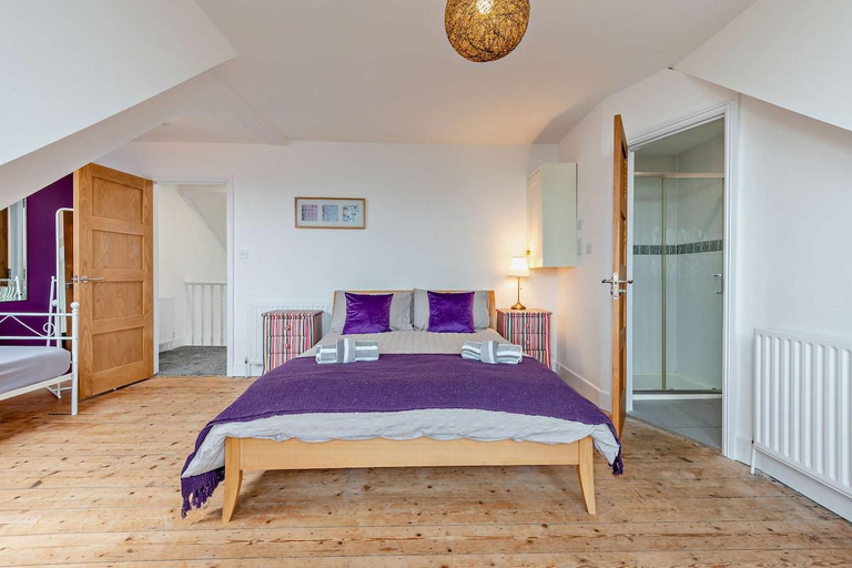 Bedroom 3, Dizzy Hights Spacious Swanage House Sleeps 10, Dorset