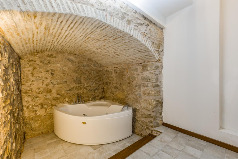 Bathroom 4, Arcaloro Resort Rooms, Messina