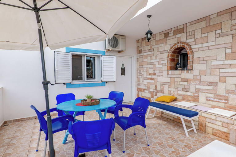 Outdoor dining 2, Gregory's Apartments, Sarandës