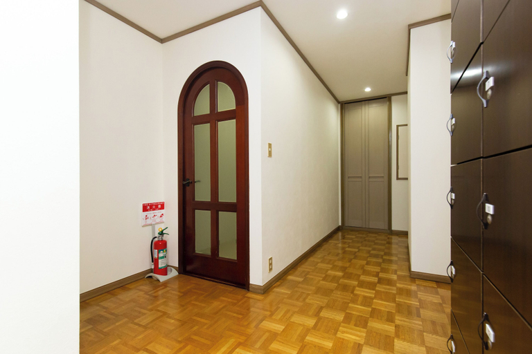 Interior entrance 3, STATION SIDE 113, Katsushika