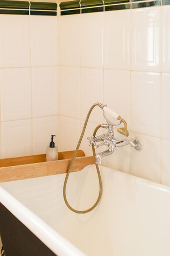 Bathroom 5, Portland Manor, Eden