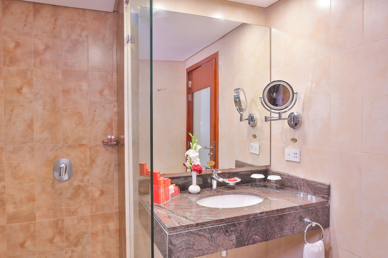 Bathroom 5, Avari Xpress Multan, Multan