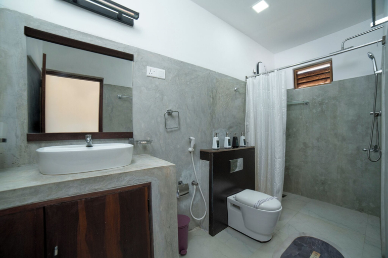 Bathroom 4, Wild Edge Panama - Kumana Safari Lodge, Lahugala