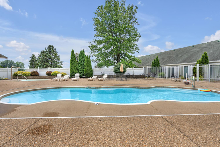 Swimming pool 2, Indiana Beach Hotel, White